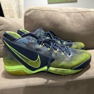 Men’s basketball shoes